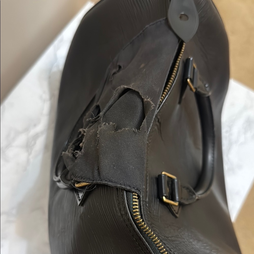 Louis Vuitton Epileather Black Speedy 30 Bag - 100% Authentic - Picture 7 of 8